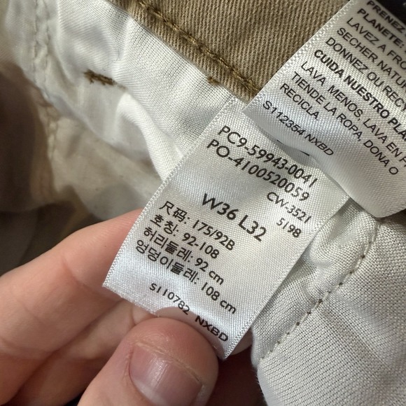 Signature Levis Strauss Chino Pants Mens 36x32 Beige Cotton Stretch Athletic Fit - Picture 2 of 9